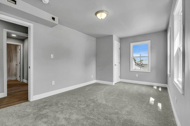 Building Photo - 19 E Main St