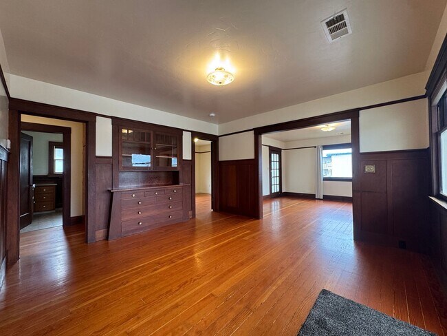 Building Photo - 1336 6th St