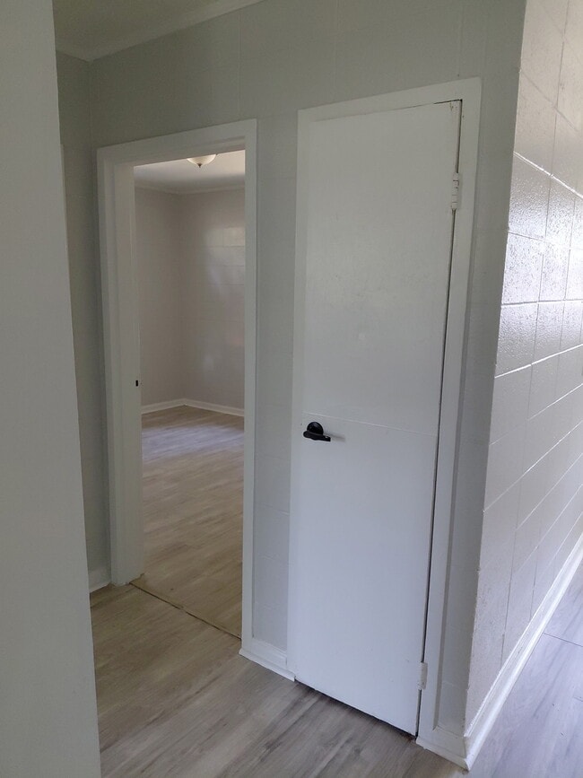 Building Photo - 821 7th Ave