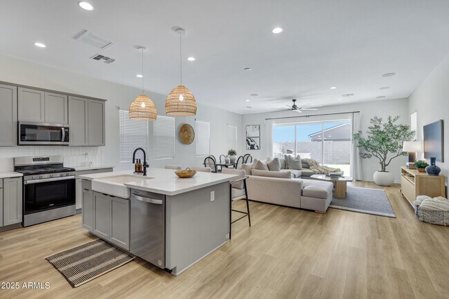 Building Photo - 10051 E Talon Ave