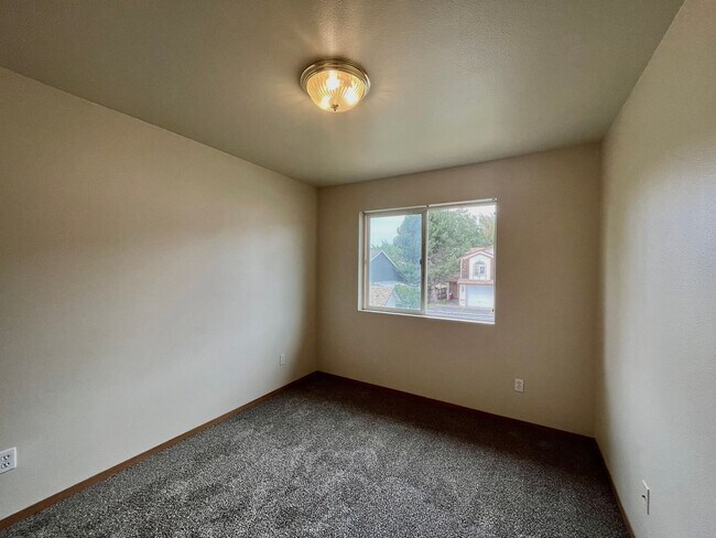 Building Photo - 2105 Yellowstone St