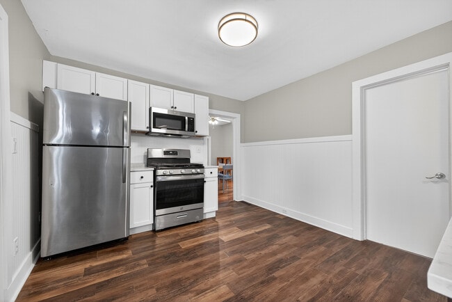 Building Photo - 716 Coit Ave NE