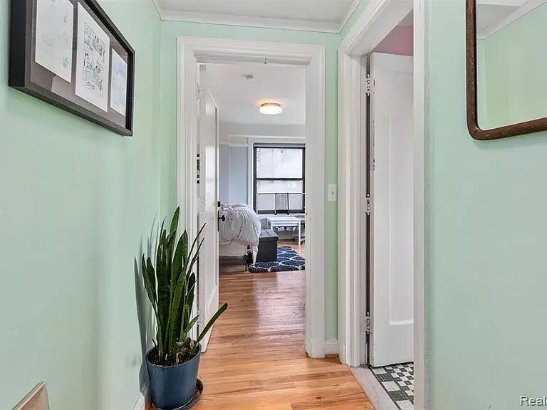 Building Photo - 15 E Kirby St
