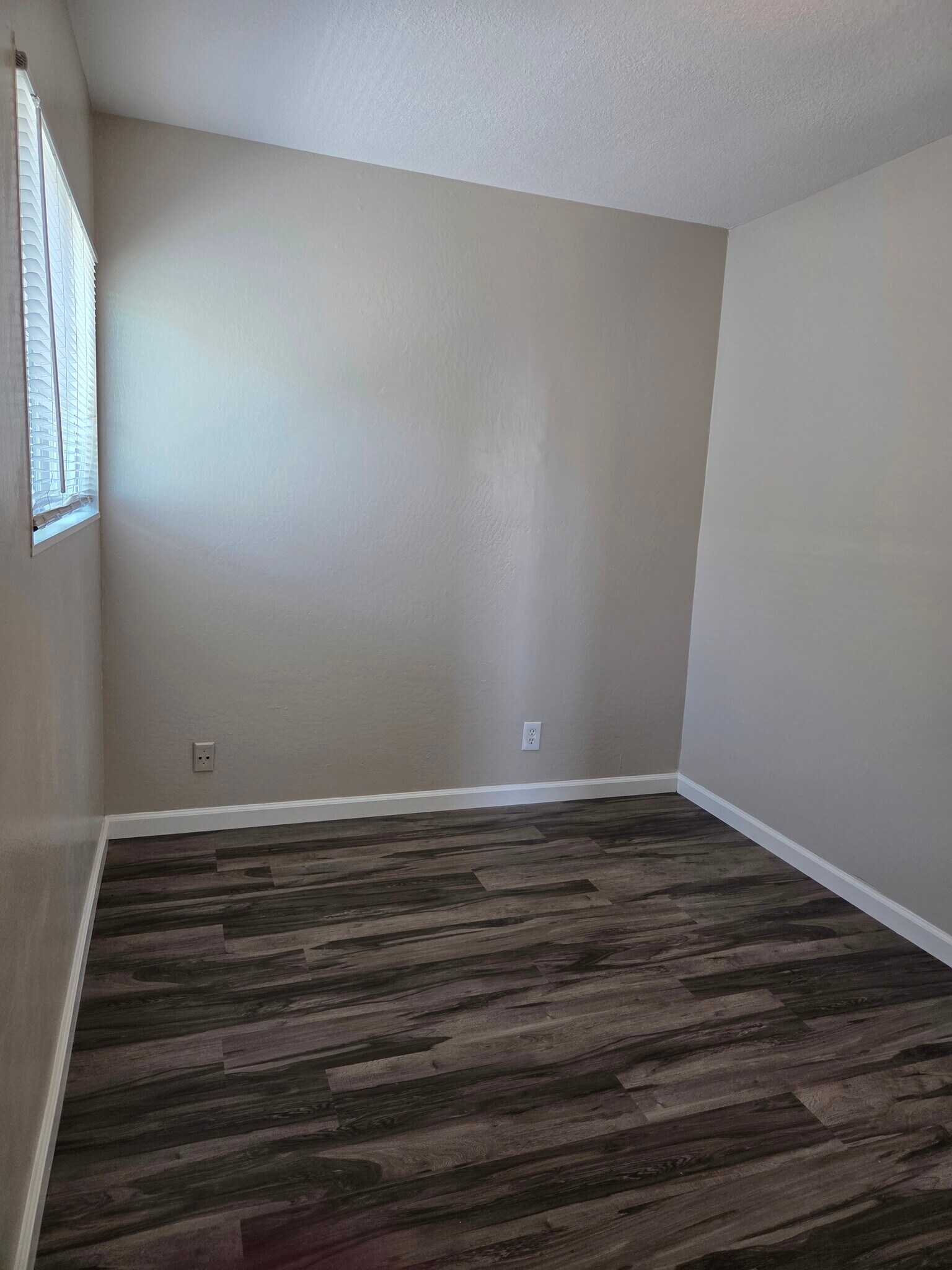Building Photo - 25684 Spring Dr