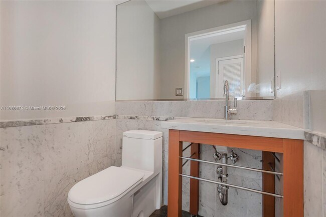 Building Photo - 6103 Aqua Ave