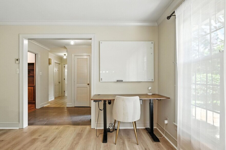 Building Photo - 1421 Lynn Rd