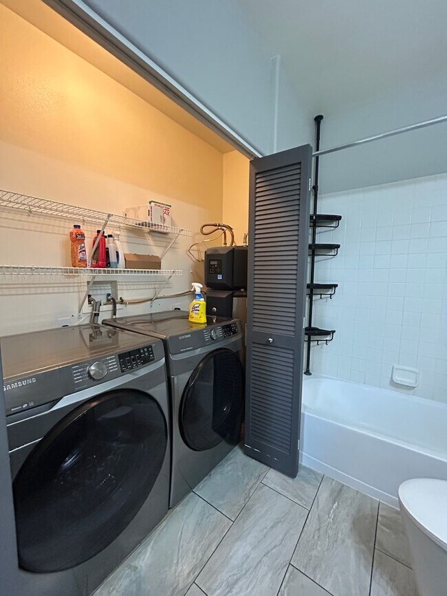 Building Photo - Bright & Airy 3-Bedroom Townhome in Ewa Be...