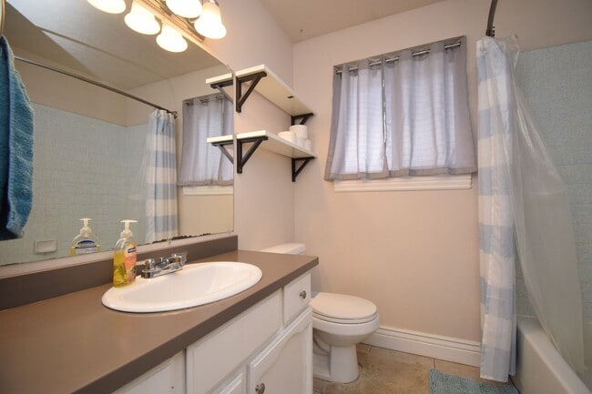 Building Photo - Charming West Jordan 4 Bed with Open Layout and Spacious Primary!!