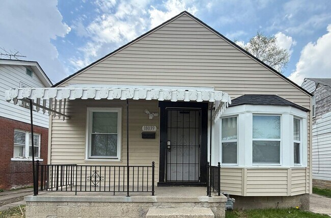 Primary Photo - Freshly Renovated 3-Bedroom Home – Quality...