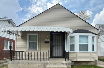 Building Photo - Renovated 3-Bedroom Home – We Welcome Sect...