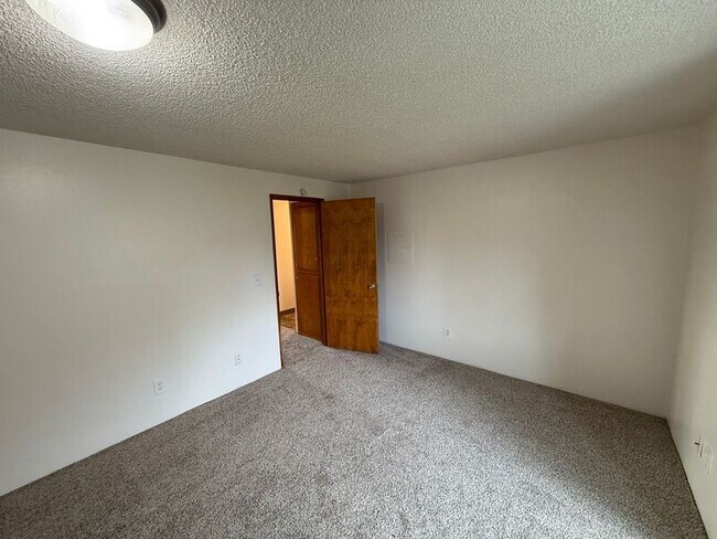 Building Photo - 653 Glen Creek Rd NW