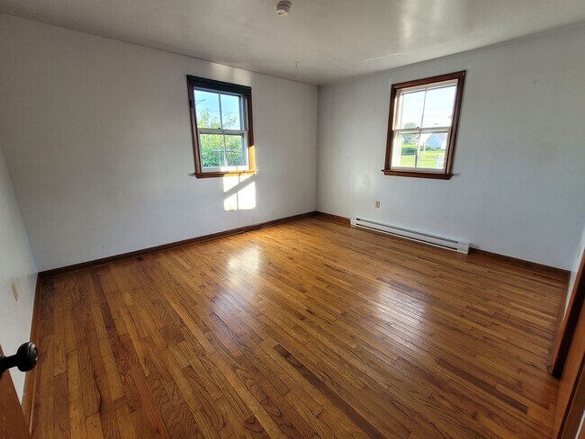 Building Photo - 331 Newport Rd