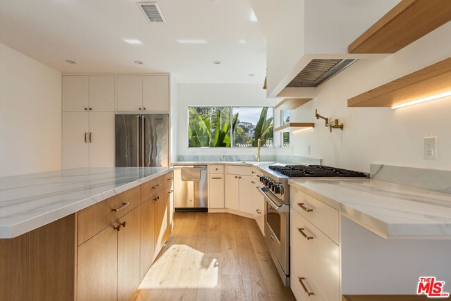 Building Photo - 3424 Primera Ave