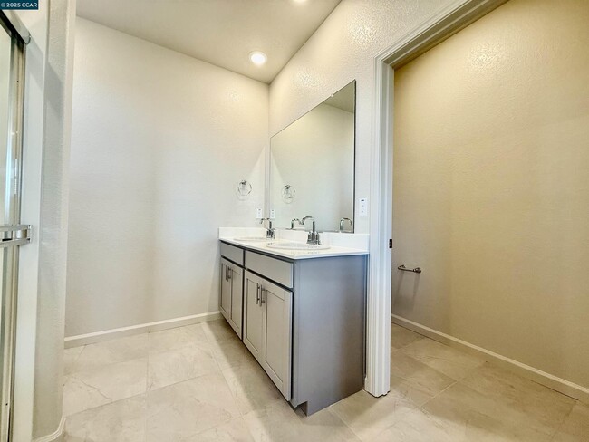 Building Photo - 626 Shefford Dr