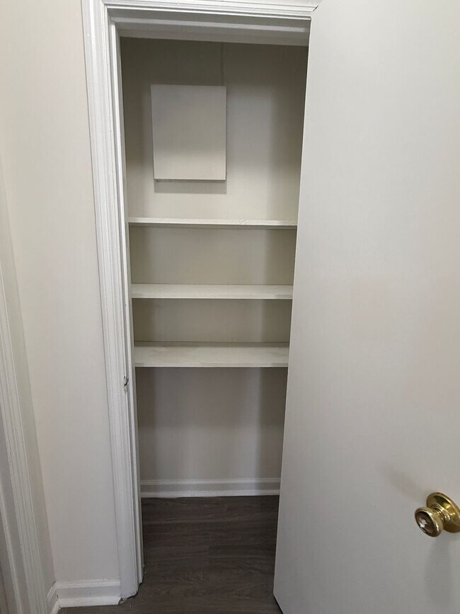 Building Photo - Cozy Pet-Friendly, 2-Bedroom, 1-Bath Duple...