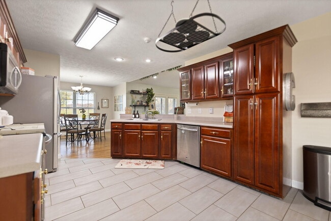 Building Photo - 76 Waterford Way