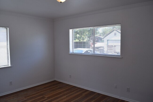 Building Photo - 512 Clover St