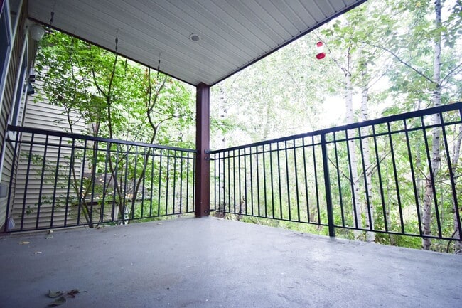 Building Photo - Beautiful 2 BR 2 BA Condo! Beautifully Updated! W/S/G is included.