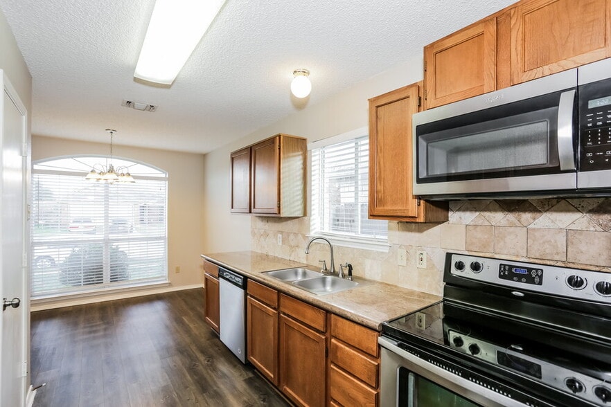 Building Photo - 7320 Laurelhill Ct S