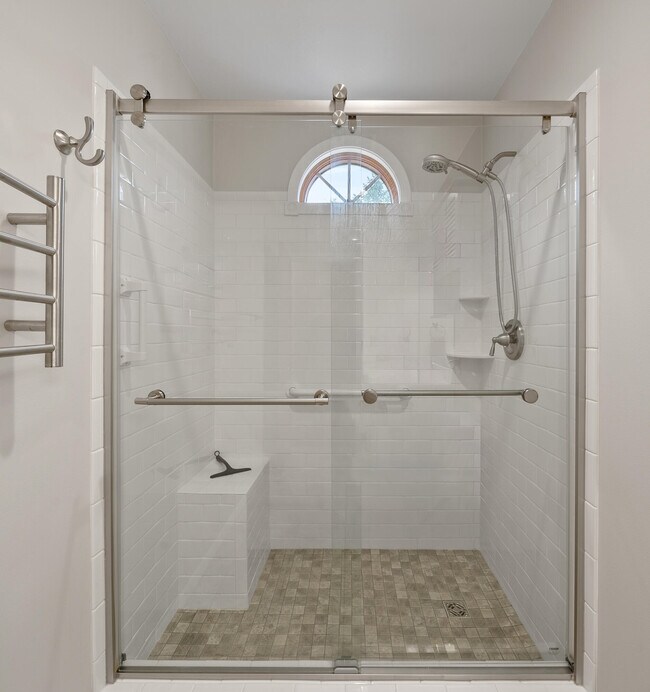 Building Photo - 438 Sylvan Dr
