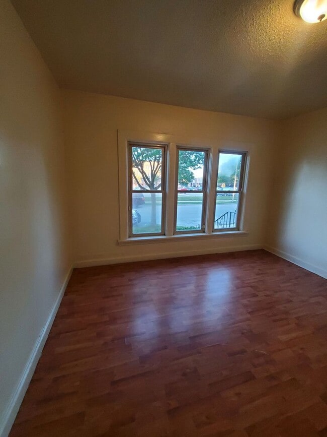 Building Photo - 821-823 Grand Ave. (Duplex)(ACE PROPERTY)