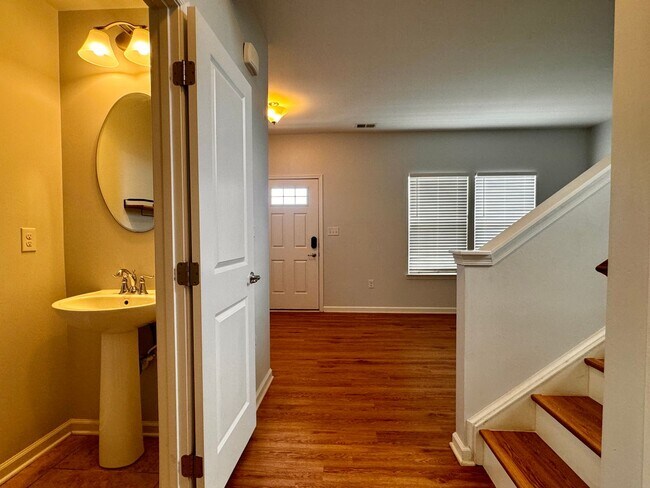 Building Photo - 145 Holly Hill Dr