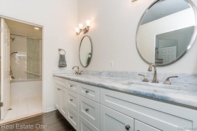 Building Photo - 7086 Danbrooke Ct