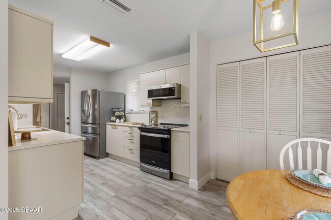 Building Photo - 4 Jasmine Run