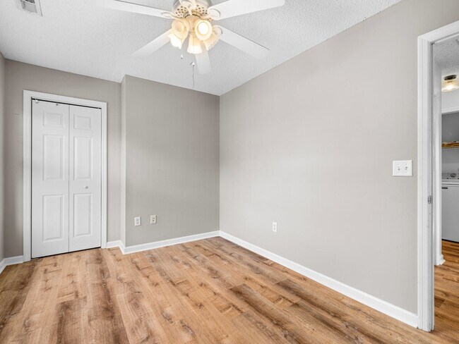 Building Photo - 217 Derby Downs Dr