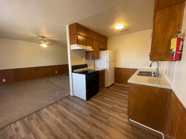 Building Photo - 1702 Kirk Ave