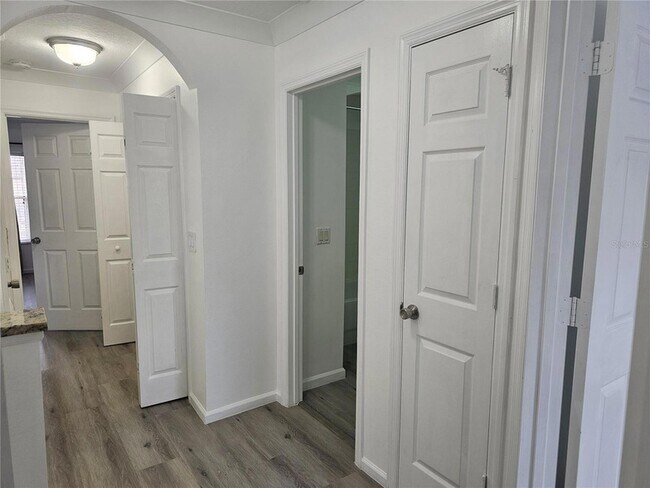 Building Photo - 9153 Oak Fern Dr