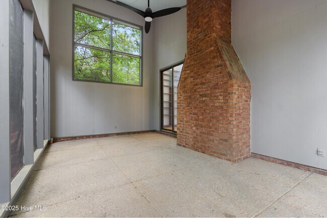 Building Photo - 916 Rays Bridge Rd