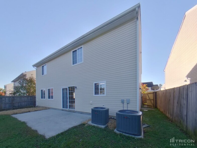 Building Photo - 3733 Eskdale Dr