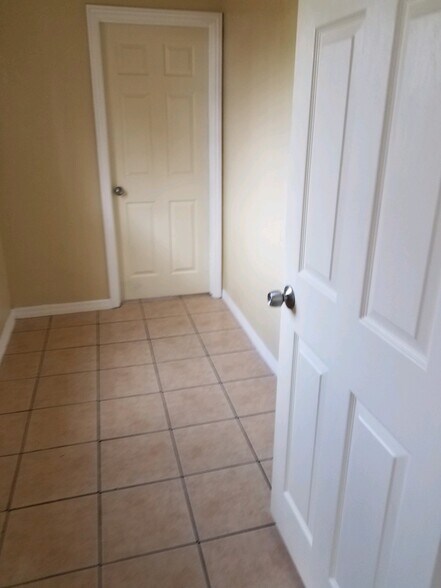 Closet or small office - 1825 E 64th St