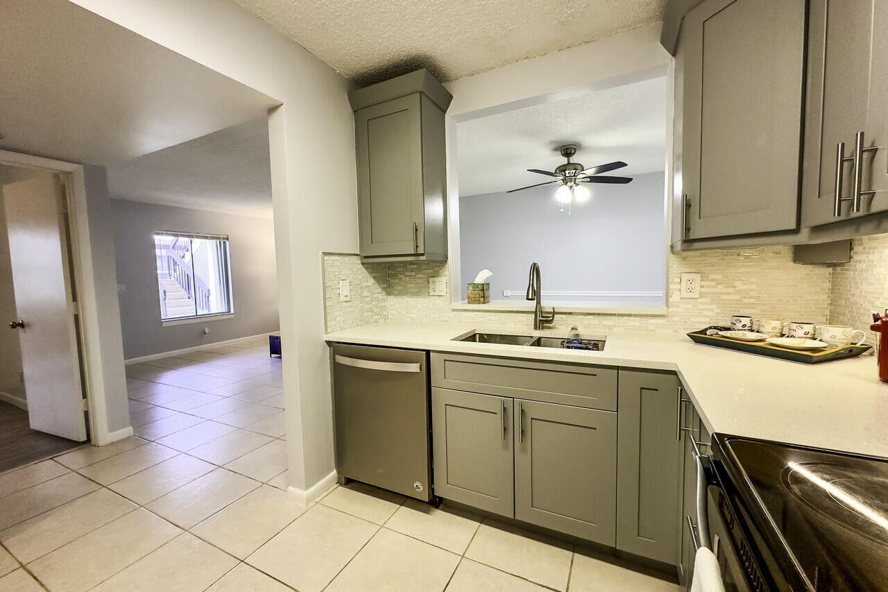 Building Photo - 6299 Chasewood Dr