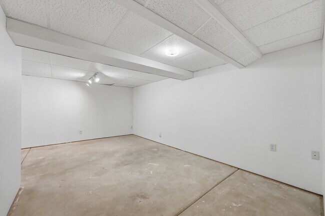 Building Photo - 1404 W Sapphire Dr