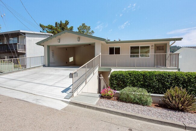 Front View - 25 Bayo Vista Way