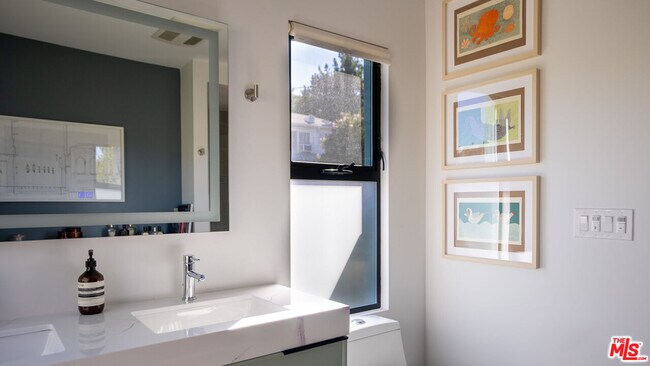 Building Photo - 2811 Waverly Dr