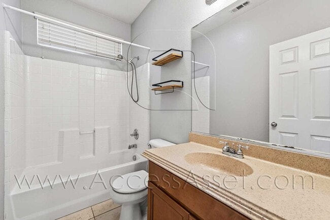 Building Photo - Charming 3 Bed/2 Bath Home In A Desirable ...