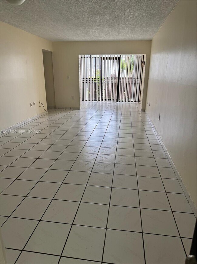 Building Photo - 9429 Fontainebleau Blvd