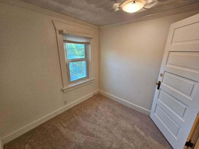 Building Photo - Beautiful Home on South Hill