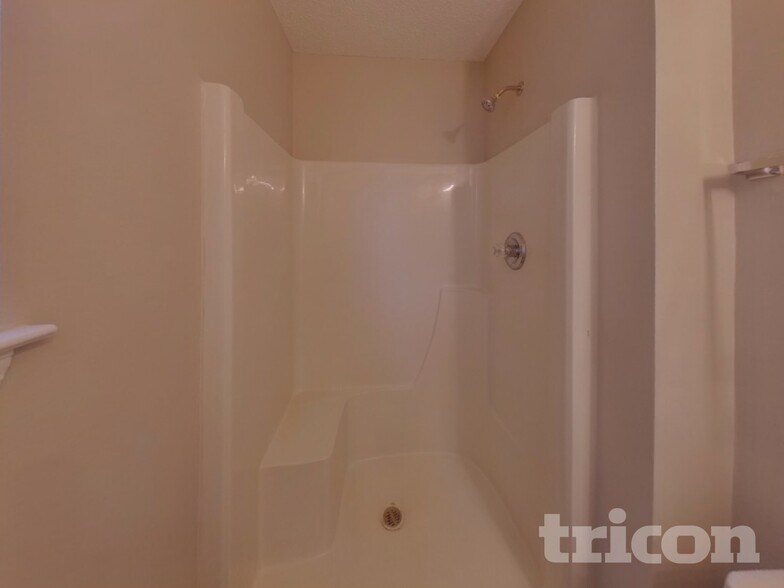 Building Photo - 3 Sonny Ct