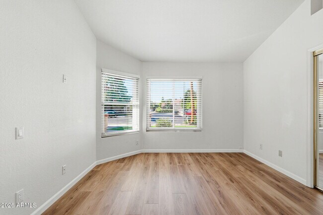 Building Photo - 1365 N Diane Cir
