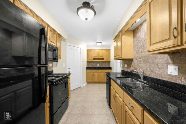Building Photo - 7324 Heritage Ct