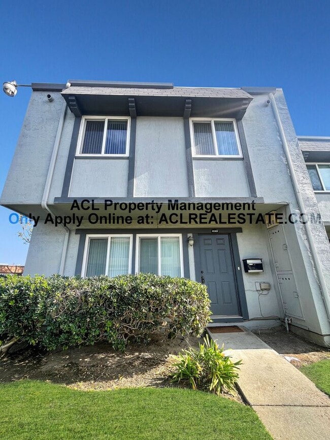 Primary Photo - Spacious & Upgraded 4-Bedroom Townhouse in...