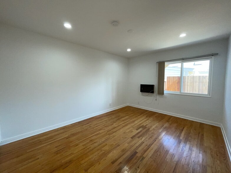 Bedroom - 14333 Albers St