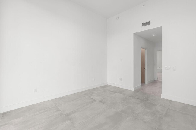 Building Photo - 701 N Fort Lauderdale Beach Blvd