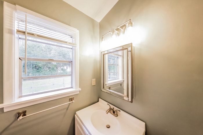 Building Photo - 616 Bellevue St