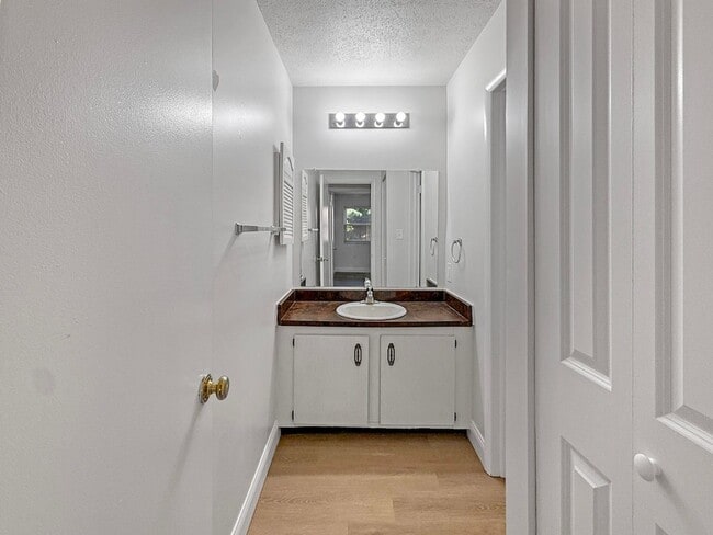 Building Photo - Evansville, Indiana*** 2 Bed 1 Bath $1079....