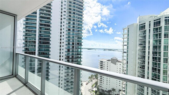 Building Photo - 1300 Brickell Bay Dr